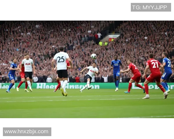 穿上22号球衣的世界足球巨星与他们在绿茵场上的辉煌瞬间